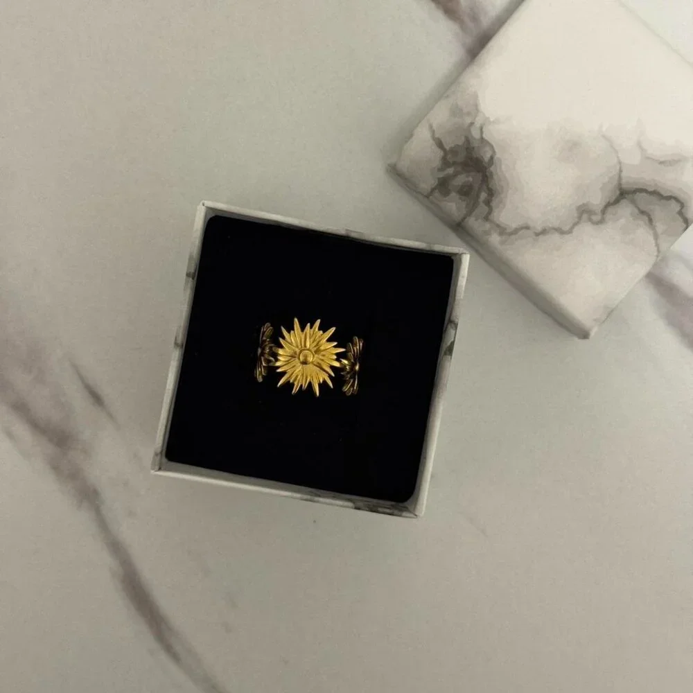 SKU:0133 gold ring flowers material stainless steel waterproof Us 6 -‎ 10